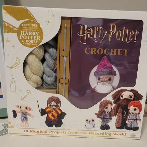 Warner Bros. Harry Potter Crochet Kit with Cream, Gray, and Red Yarn - Picture 1 of 4